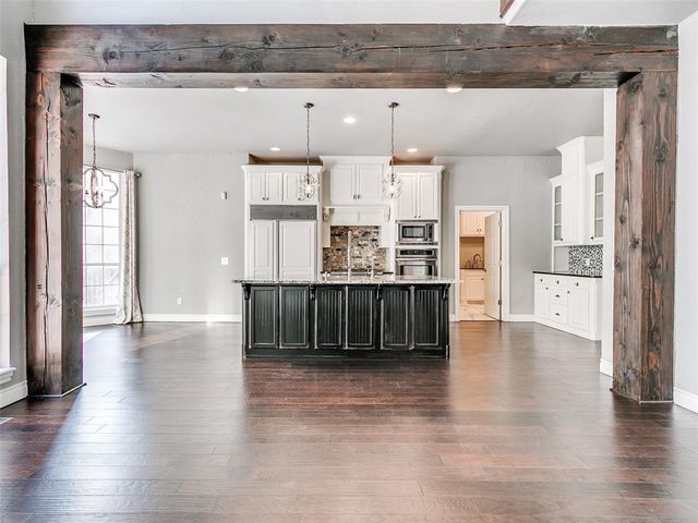 16 Greenmore Drive, Edmond, OK 73034