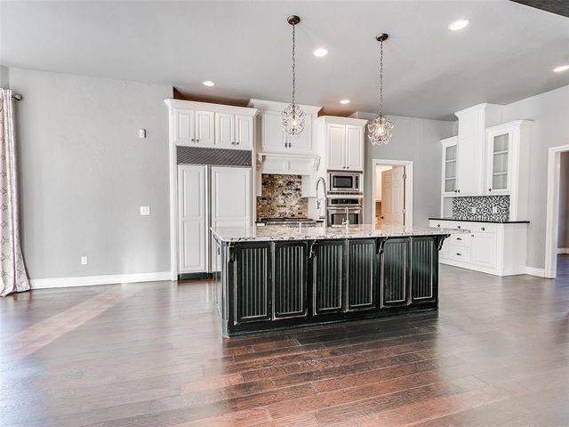 16 Greenmore Drive, Edmond, OK 73034