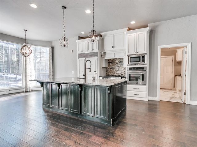 16 Greenmore Drive, Edmond, OK 73034