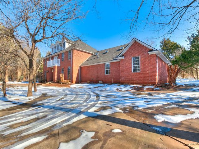 16 Greenmore Drive, Edmond, OK 73034