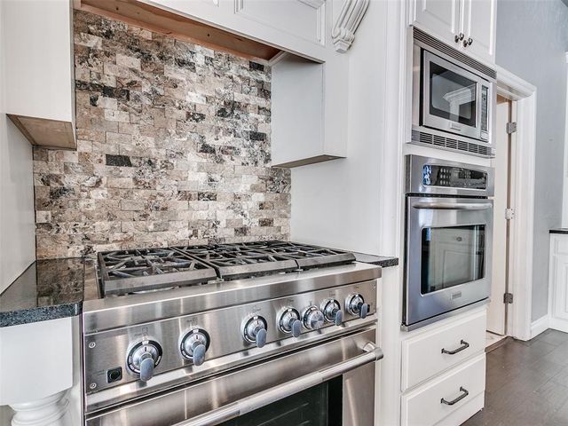 16 Greenmore Drive, Edmond, OK 73034