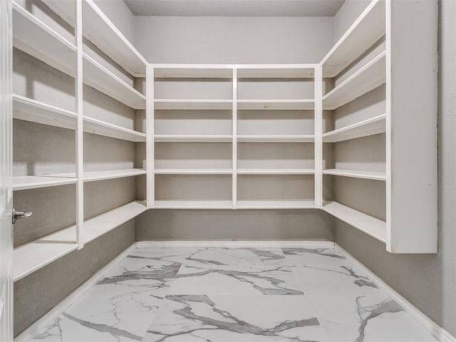 16 Greenmore Drive, Edmond, OK 73034