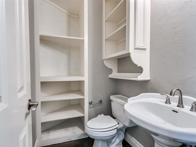 16 Greenmore Drive, Edmond, OK 73034