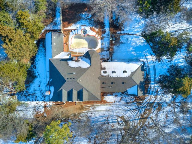 16 Greenmore Drive, Edmond, OK 73034