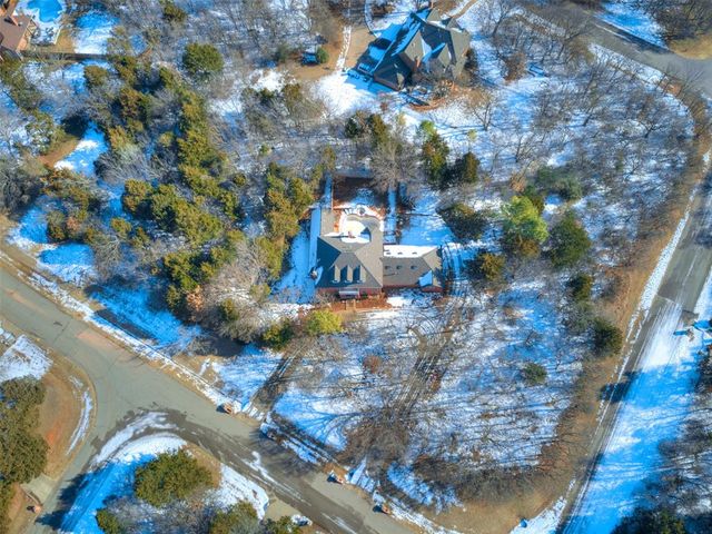 16 Greenmore Drive, Edmond, OK 73034