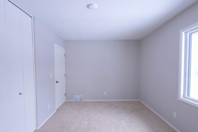 8640 Hillside Trail S, Cottage Grove, MN 55016