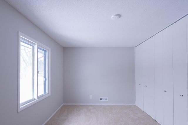 8640 Hillside Trail S, Cottage Grove, MN 55016