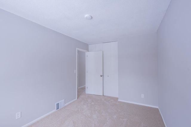 8640 Hillside Trail S, Cottage Grove, MN 55016