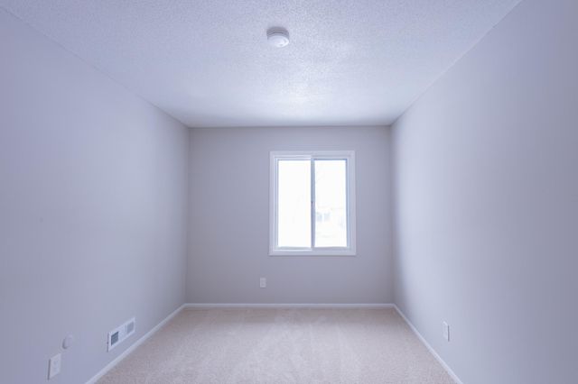 8640 Hillside Trail S, Cottage Grove, MN 55016