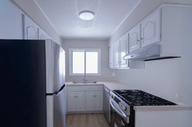 8640 Hillside Trail S, Cottage Grove, MN 55016