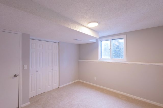 8640 Hillside Trail S, Cottage Grove, MN 55016