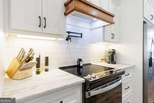 4824 Brown Cat Circle, Hahira, GA 31632