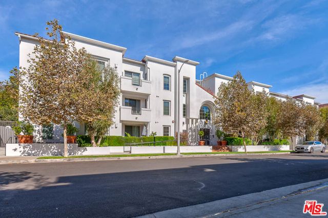 10639 WOODBRIDGE Street 303, Toluca Lake, CA 91602