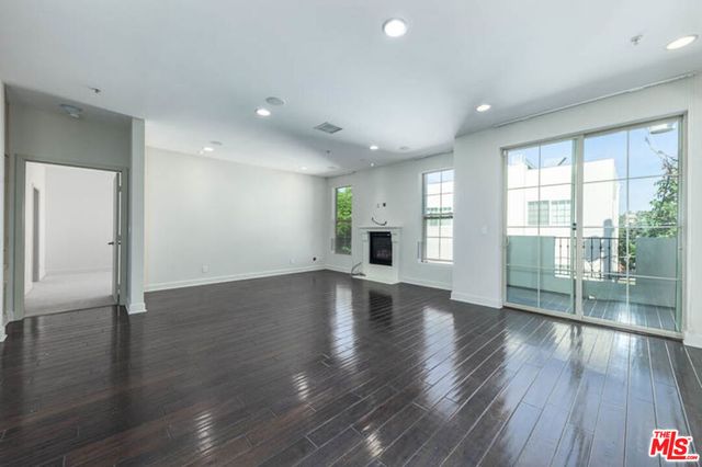 10639 WOODBRIDGE Street 303, Toluca Lake, CA 91602