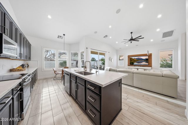 855 E MEAD Drive, Chandler, AZ 85249