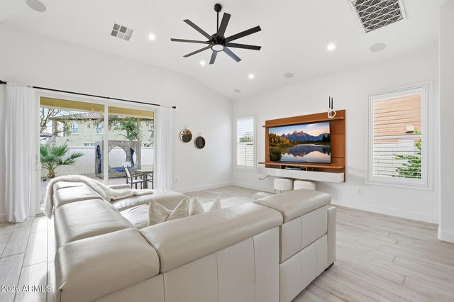 855 E MEAD Drive, Chandler, AZ 85249