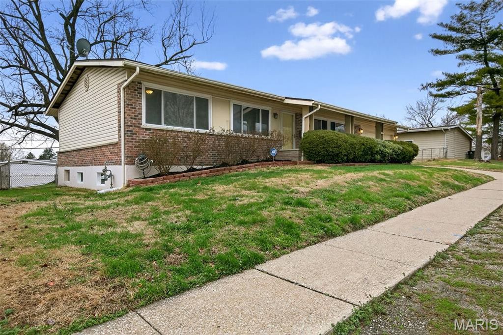 13545 New Halls Ferry Road, Florissant, MO 63033