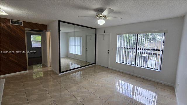 2605 W 67th Pl 23-10, Hialeah, FL 33016