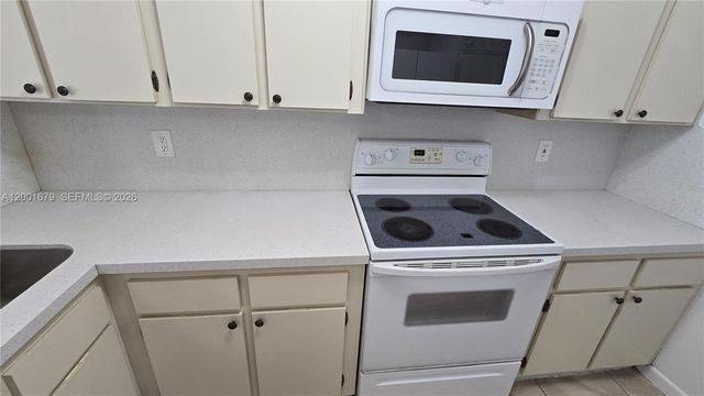 2605 W 67th Pl 23-10, Hialeah, FL 33016