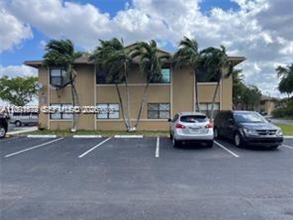 2605 W 67th Pl 23-10, Hialeah, FL 33016