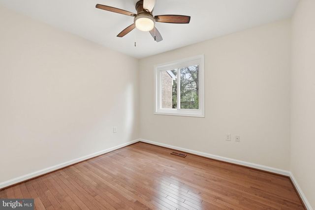 5862 KARA PL, Burke, VA 22015
