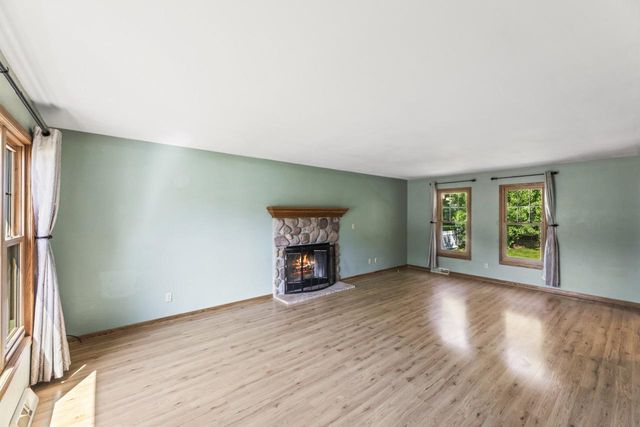 2710 Oakcrest DRIVE, Waukesha, WI 53188