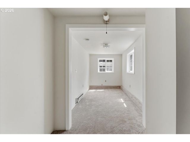 9142 Se WASHINGTON St, Portland, OR 97216