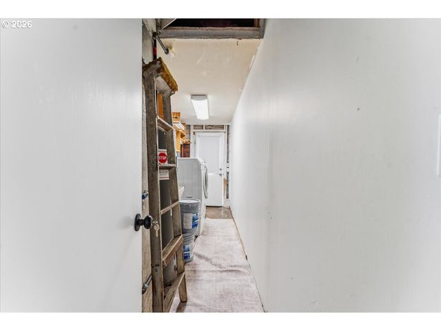 9142 Se WASHINGTON St, Portland, OR 97216