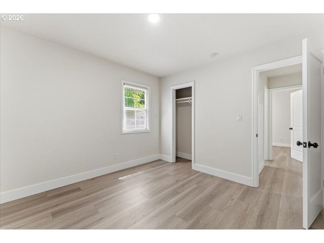9142 Se WASHINGTON St, Portland, OR 97216