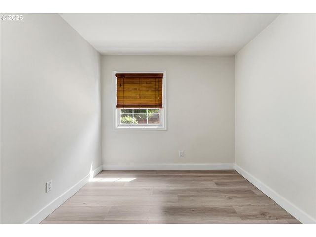 9142 Se WASHINGTON St, Portland, OR 97216
