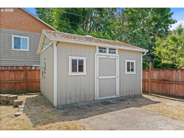 9142 Se WASHINGTON St, Portland, OR 97216