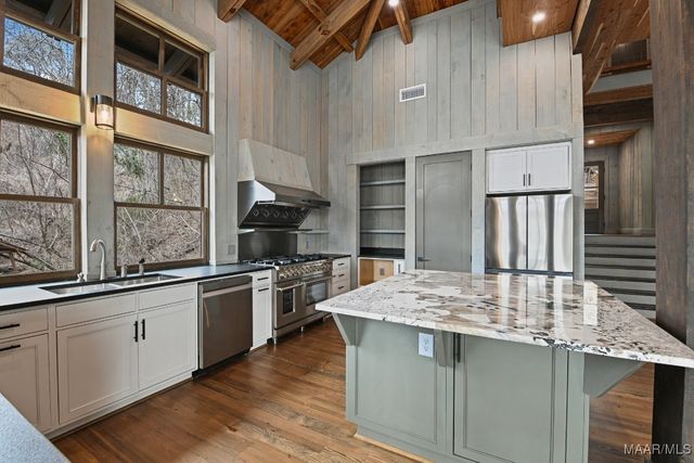 180 GRAYS FERRY Road, Titus, AL 36080