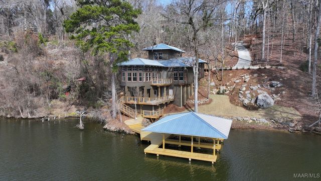 180 GRAYS FERRY Road, Titus, AL 36080