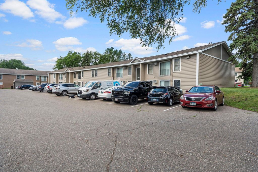 920 6th Street S 5, Hopkins, MN 55343 — photo 2