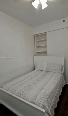 6345 Collins 732, Miami Beach, FL 33141