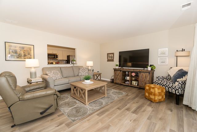 227 Elgin Avenue 3A, Forest Park, IL 60130