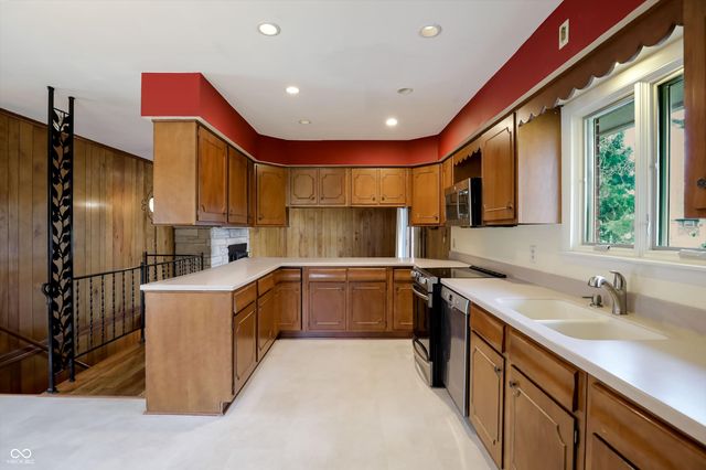 10712 Wildwood Drive, Fishers, IN 46037