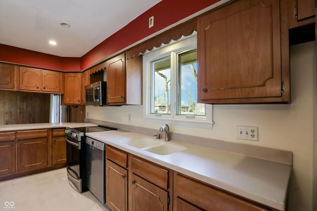 10712 Wildwood Drive, Fishers, IN 46037