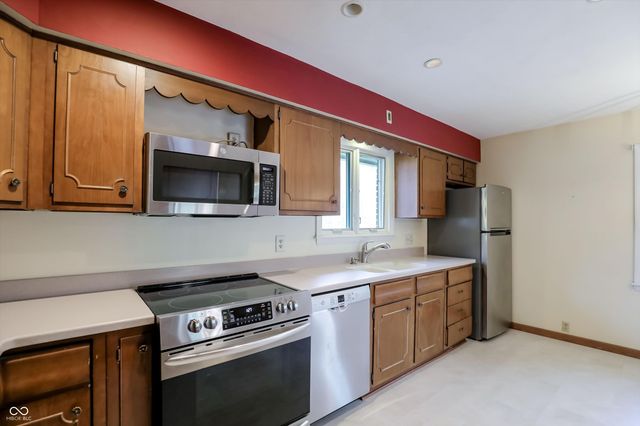 10712 Wildwood Drive, Fishers, IN 46037