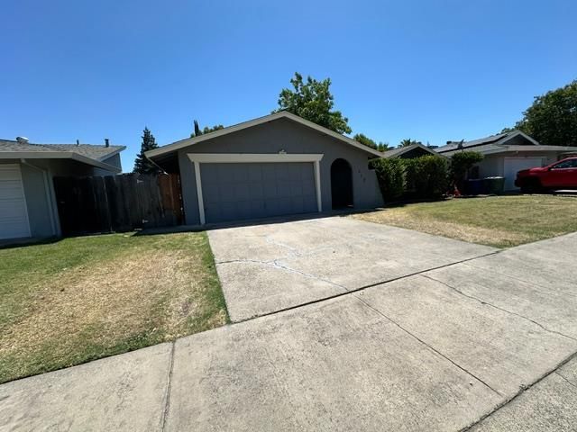 450 El Portal Dr, Merced, CA 95340