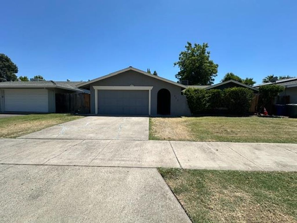 450 El Portal Dr, Merced, CA 95340