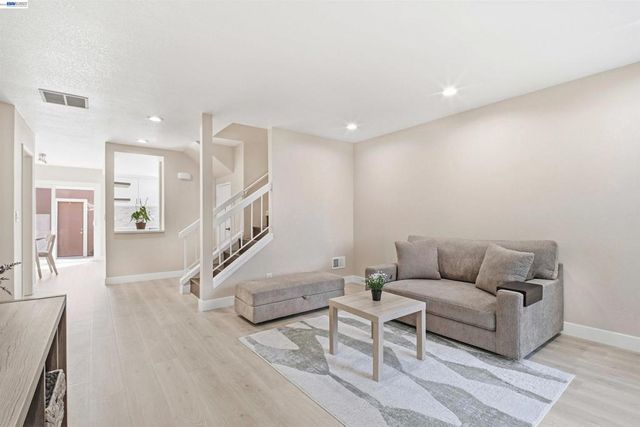 3867 Burton Cmn, Fremont, CA 94536