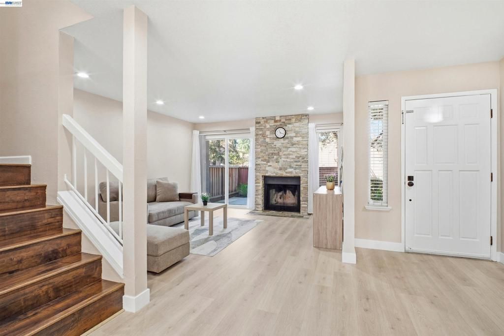 Image 5 of property listing at 3867 Burton Cmn, Fremont, CA 94536