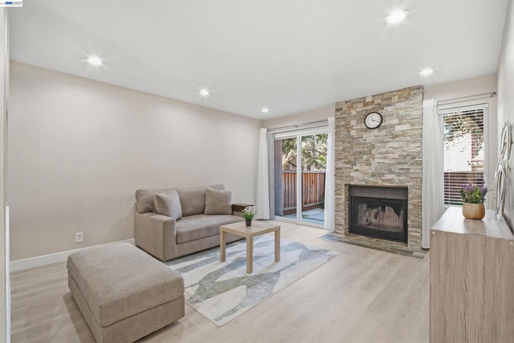 Image 9 of property listing at 3867 Burton Cmn, Fremont, CA 94536