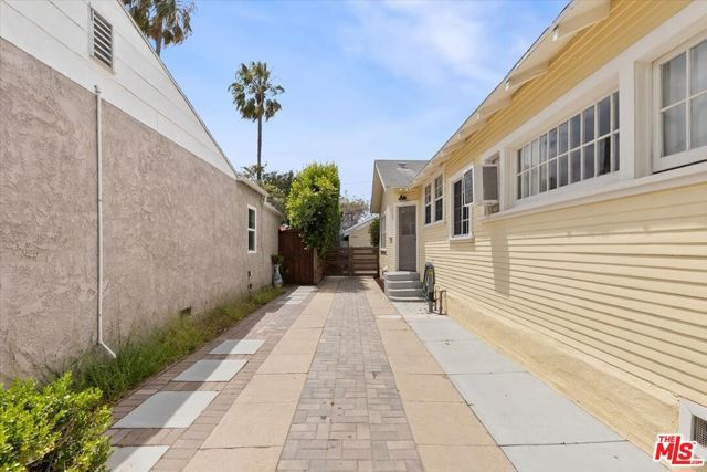 3726 W 59th Street, Los Angeles, CA 90043