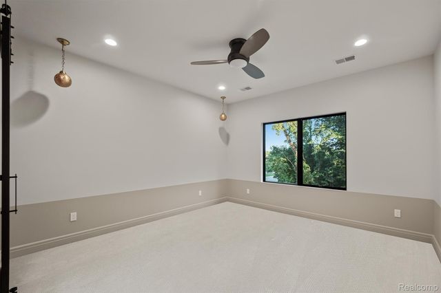 559 Barrington Park Drive, Bloomfield Hills, MI 48304