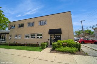 8755 Trumbull Avenue, Skokie, IL 60076