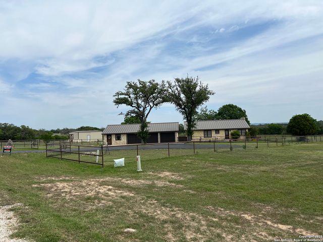 545 Highgate Dr., Bandera, TX 78003
