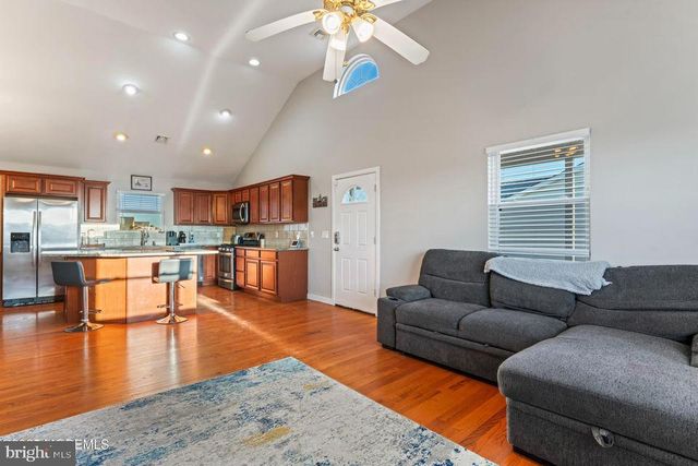 1019 S GREEN ST, Tuckerton, NJ 08087