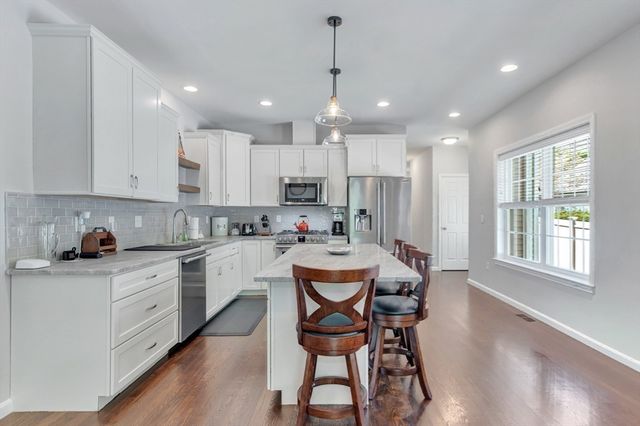 122 Milton St 122, Dedham, MA 02026